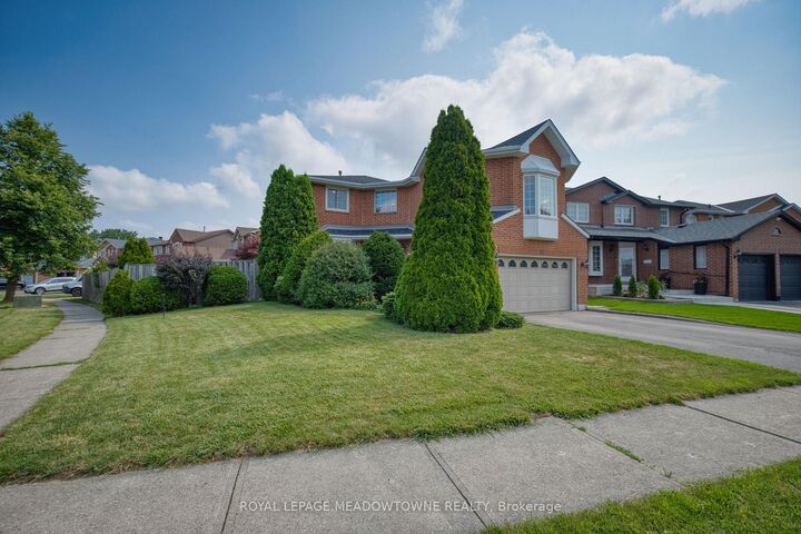 Property Photo: 38 McKillop Court ON L6Y 3J2