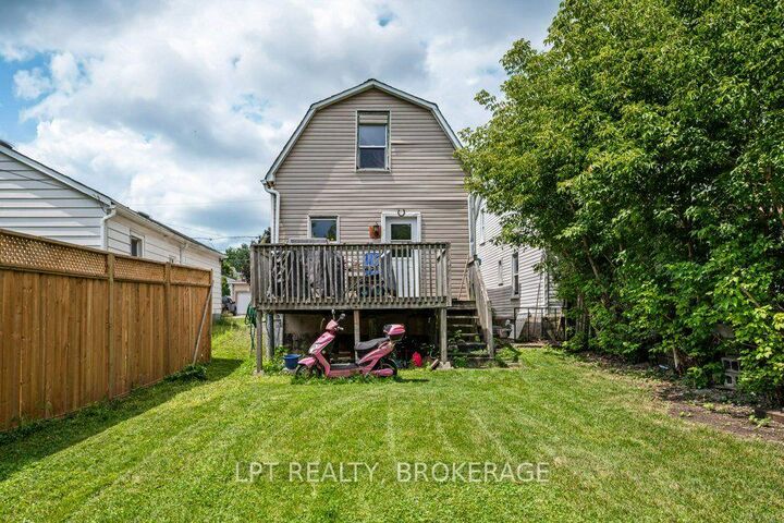 Property Photo:  13 Kingscourt Avenue  ON K7K 4N6 
