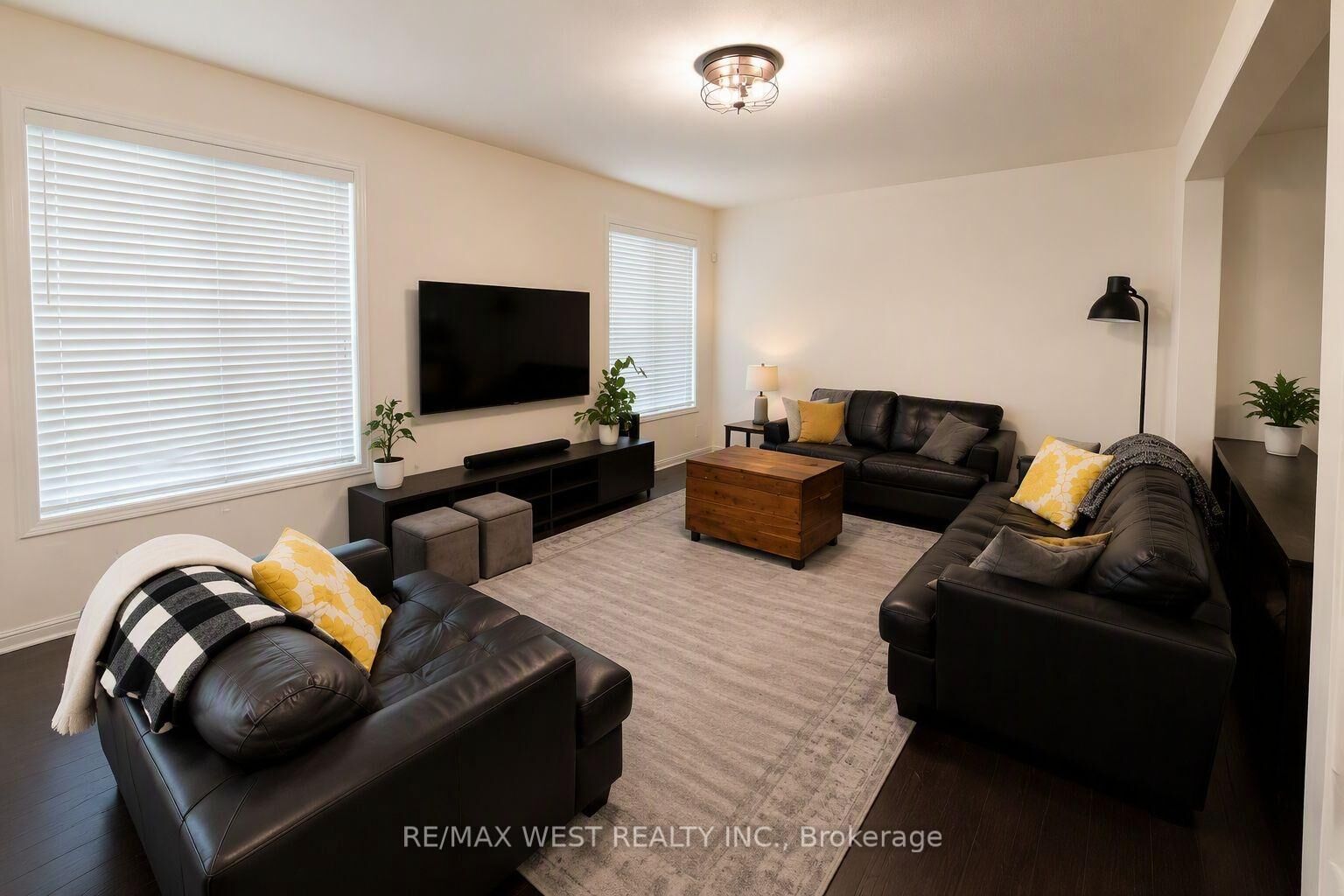 Property Photo:  296 Ruhl Drive  ON L9T 8C9 