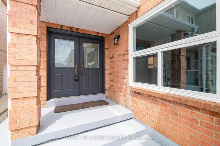 Property Photo: 34 Meadowlark Drive ON L6Y 4A7