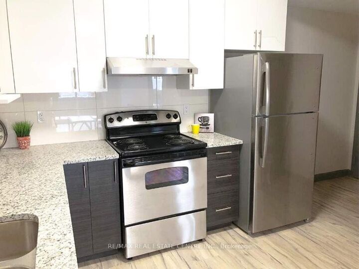 Property Photo: 258B Sunview Street 279 ON N2L 3V9