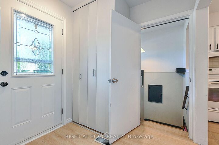 Property Photo: 245 West 33rd Street ON L9C 5J7