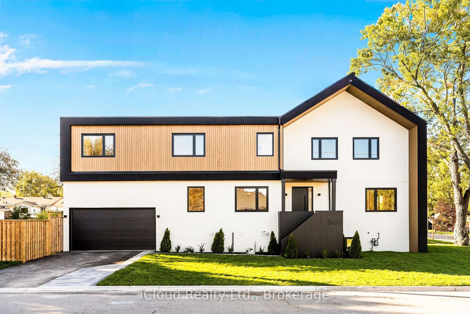Property Photo: 1140 Ogden Avenue ON L5E 2G9
