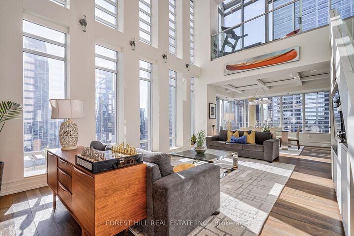 Property Photo:  8 Colborne Street Ph2701  ON M5E 1A1 