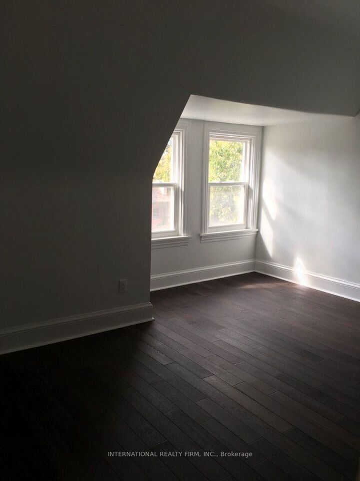 Property Photo:  161 Montrose Avenue Unit 2  ON M6J 2T6 