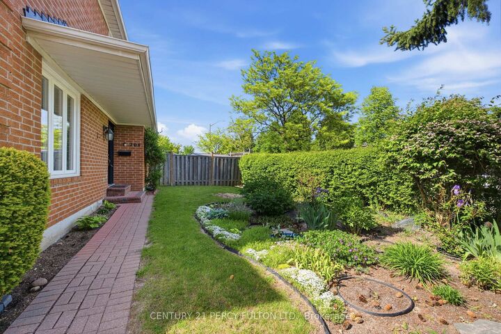 Property Photo: 208 Conley Street ON L4J 2X8