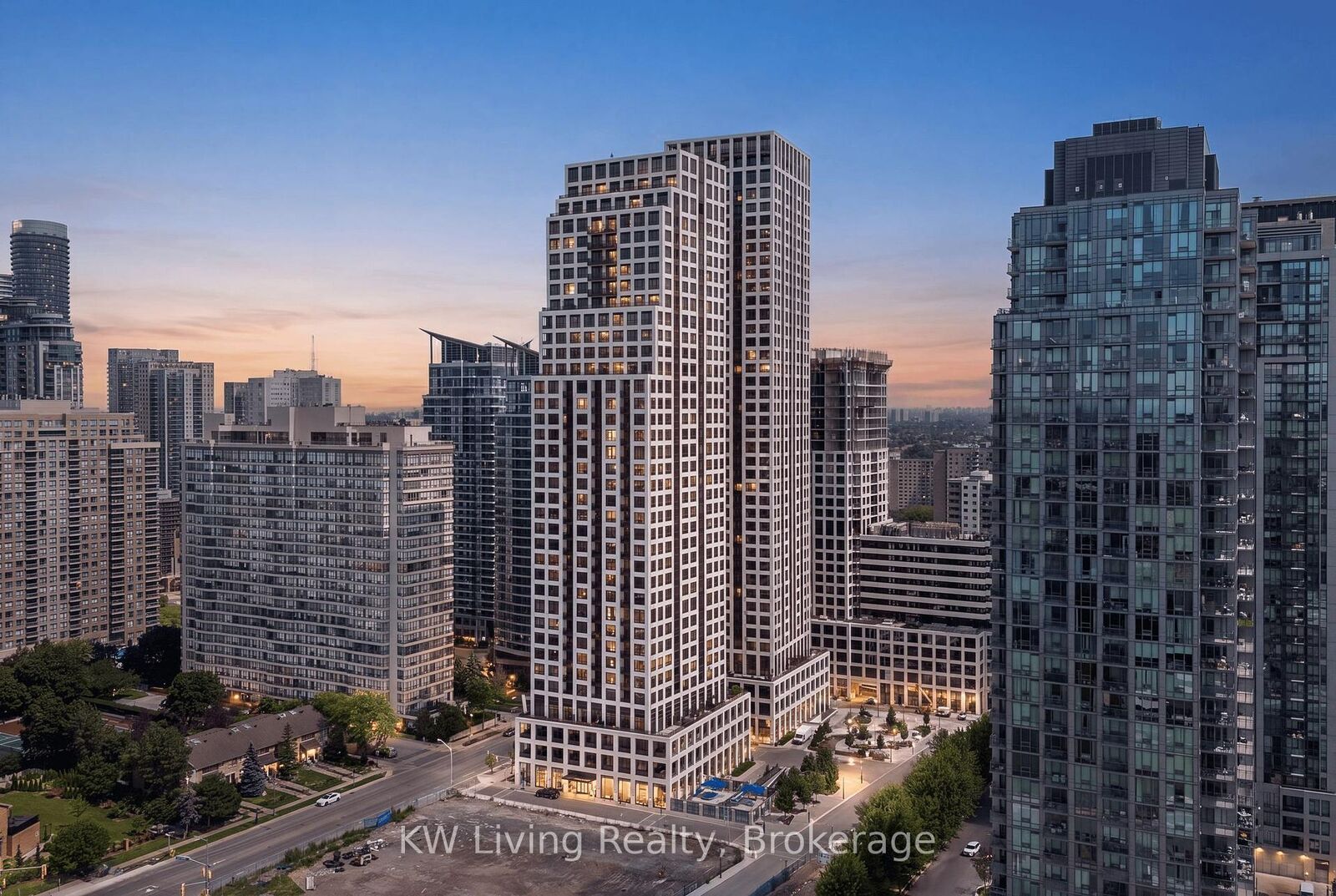Property Photo: 30 Elm Drive W 3502 ON L5B 0N6