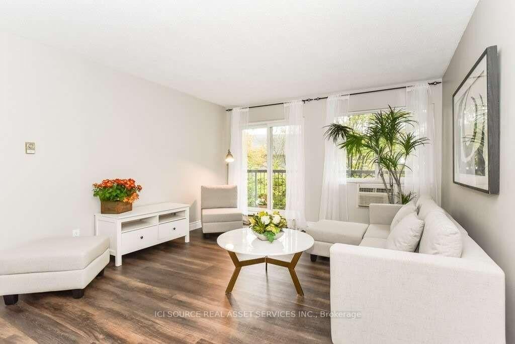 Property Photo:  1450 Glen Abbey Gate 824  ON L6M 2V7 