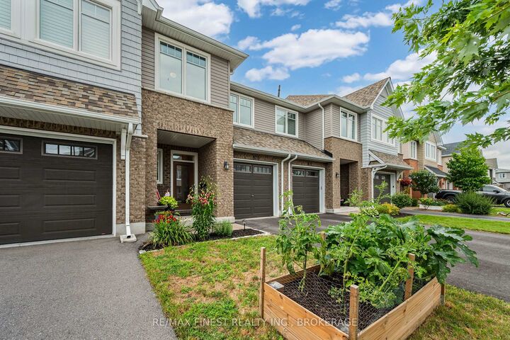Property Photo:  875 Riverview Way  ON K7K 0J4 