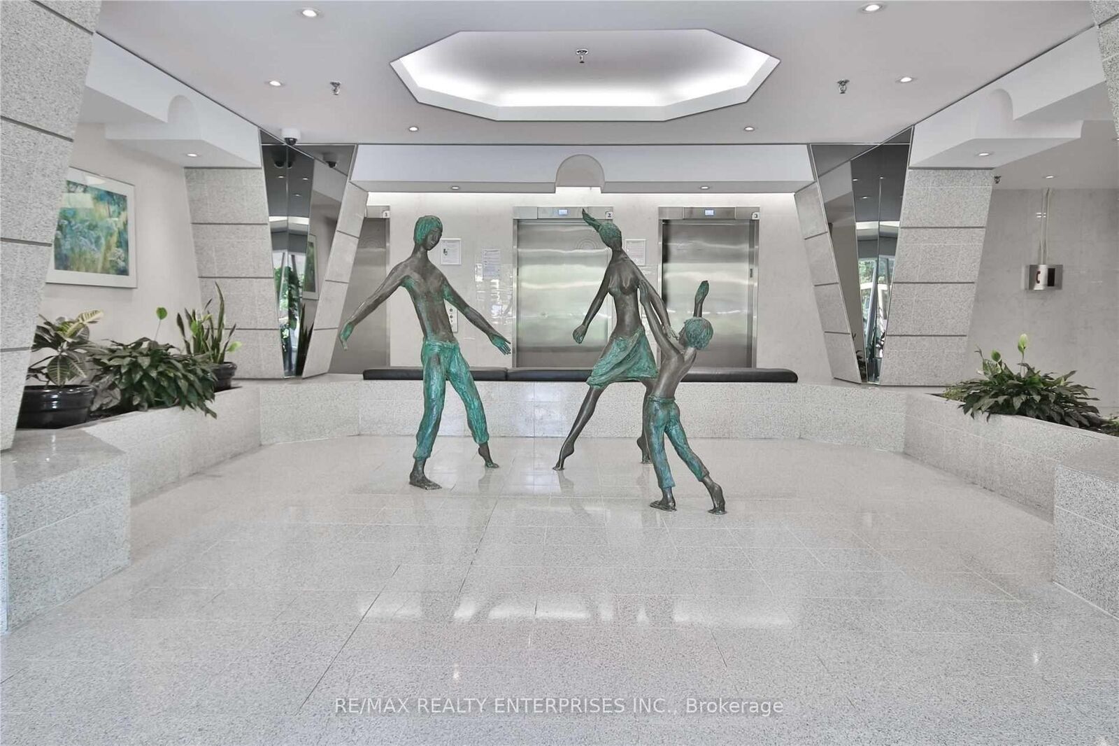 Property Photo:  2466 Eglinton Avenue E Lph8  ON M1K 5J8 