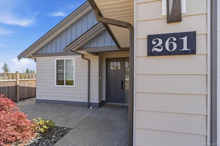 Property Photo:  261 Dunbar Way  BC V9P 0G6 