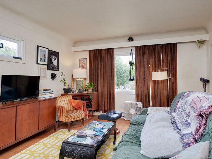 Property Photo: 2607 Shelbourne St BC V8R 2Z2