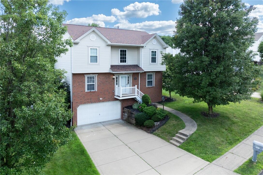 Property Photo: 1421 Sandstone Dr PA 15084