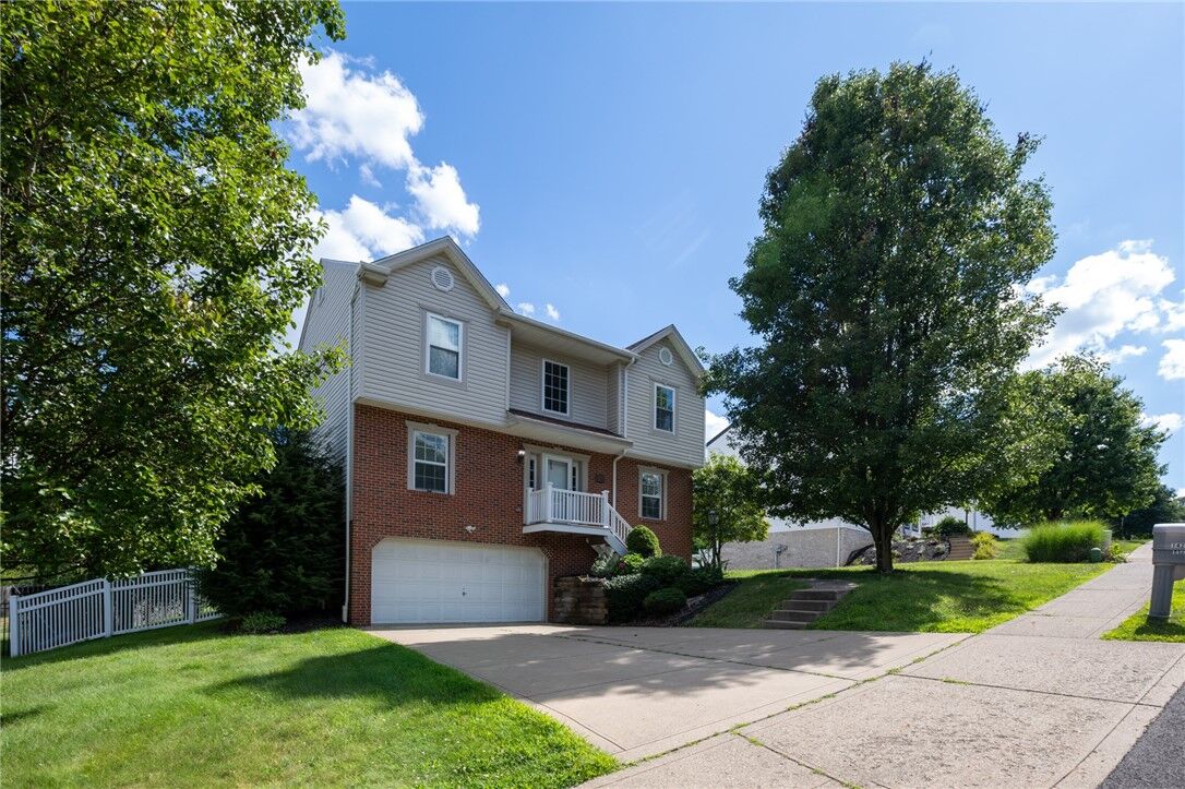 Property Photo:  1421 Sandstone Dr  PA 15084 