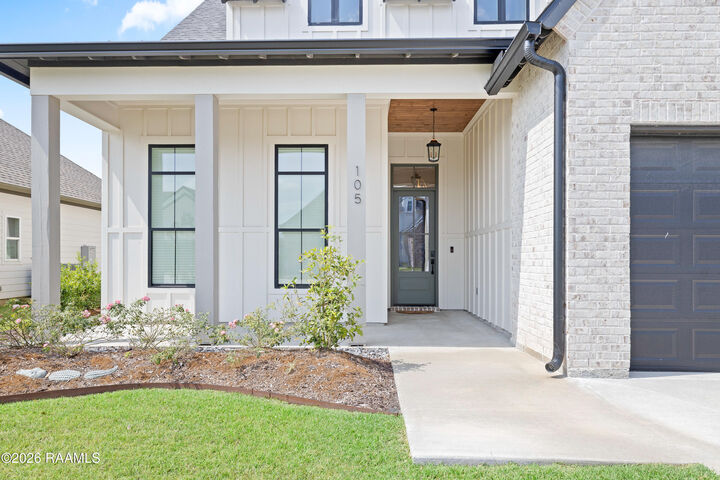 Property Photo:  105 Queen Palm Circle  LA 70518 