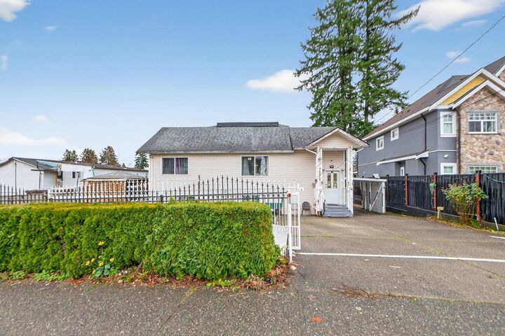 7576 140 Street — photo 1