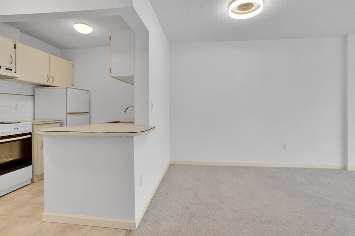 Property Photo: 150 E 15th Street 303 BC V7L 4N9