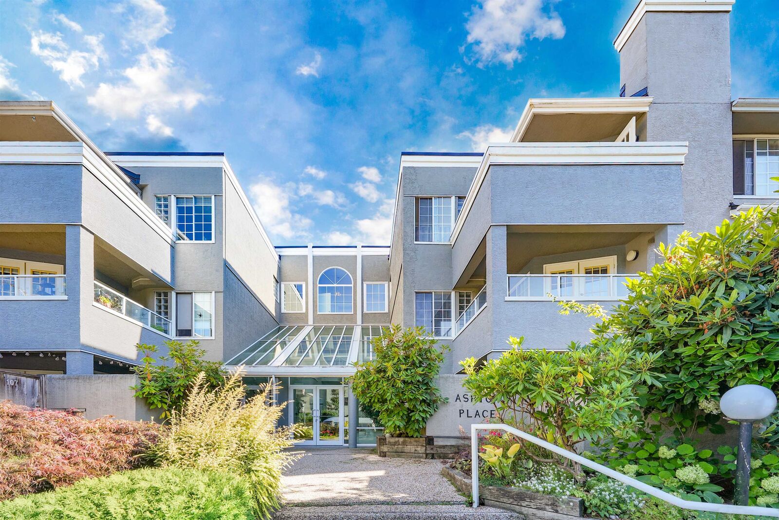 Property Photo: 125 W 18th Street 309 BC V7M 1W5