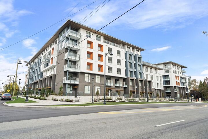 10828 139A Street 420 — photo 1