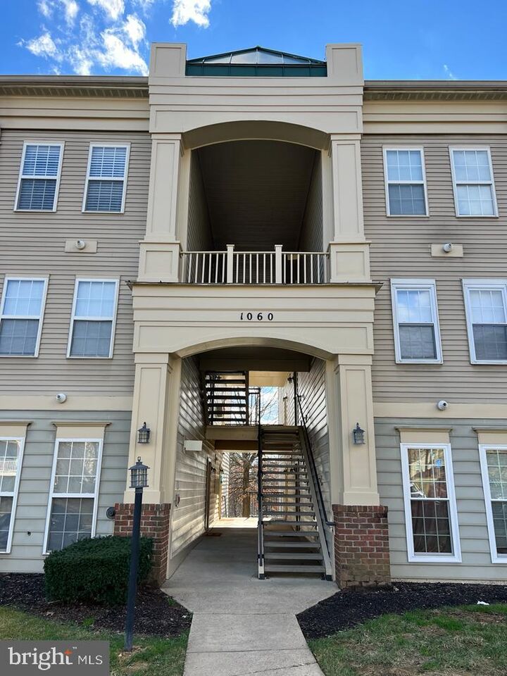 Property Photo: 1060 Gardenview Loop 303 VA 22191