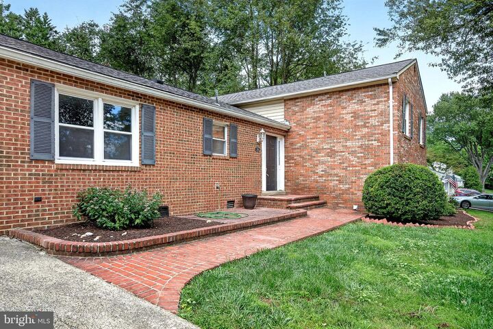 Property Photo:  1514 Gingerwood Court  VA 22182 