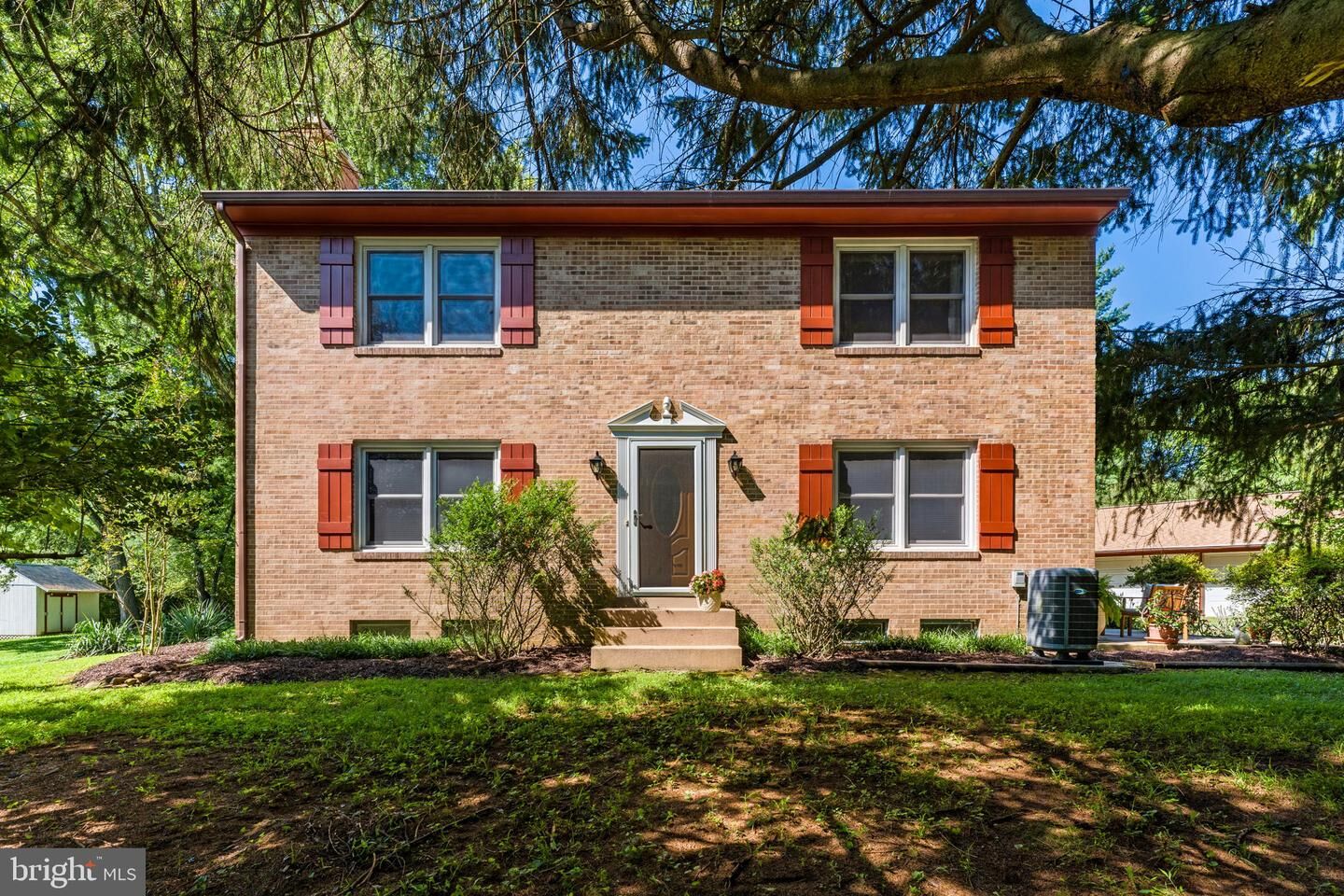 Property Photo:  16318 Hidden Meadow Lane  VA 20158 