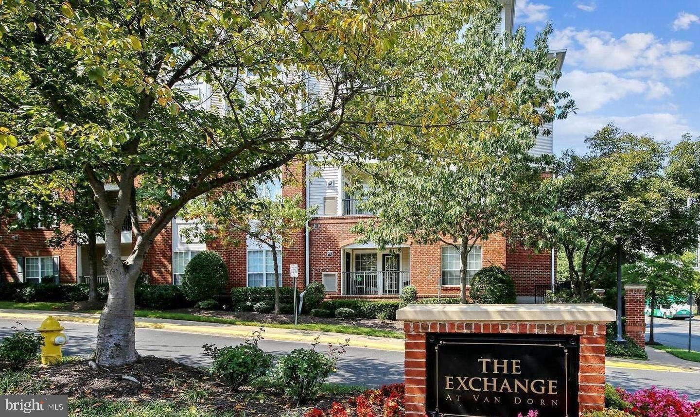 Property Photo:  4870 Eisenhower Avenue 407  VA 22304 