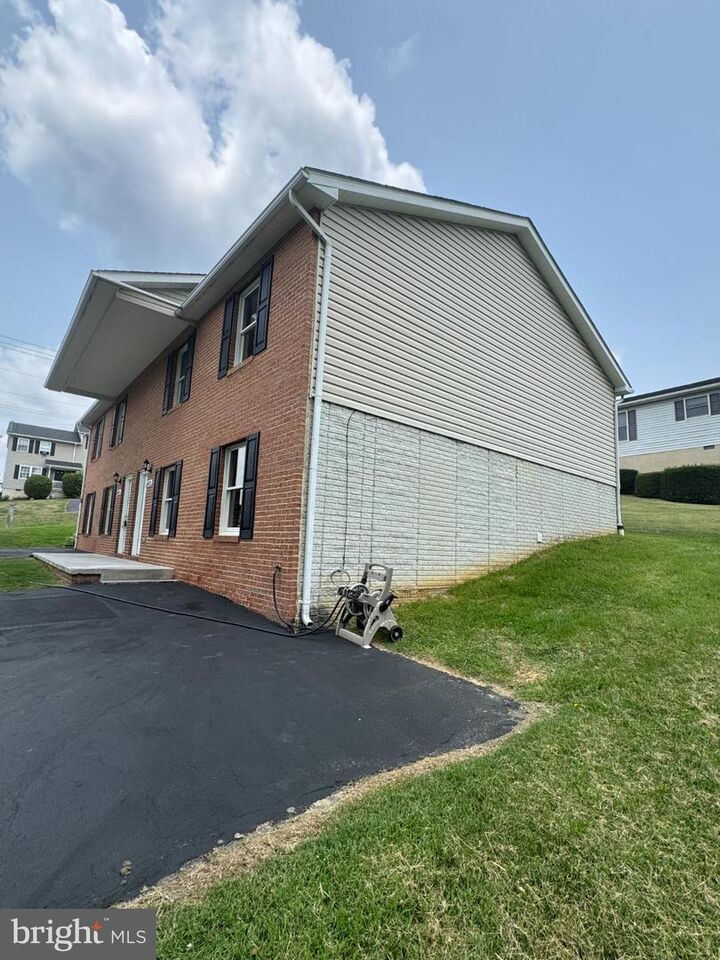 Property Photo: 623 Thompson Street VA 22657