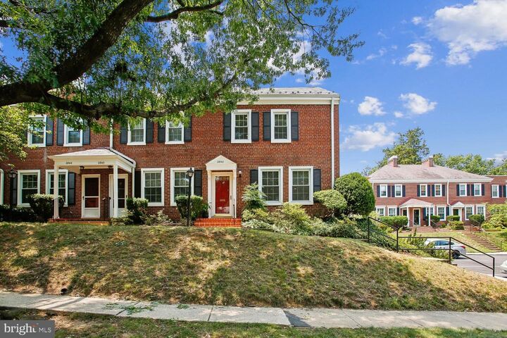 Property Photo: 2840 S Buchanan Street VA 22206