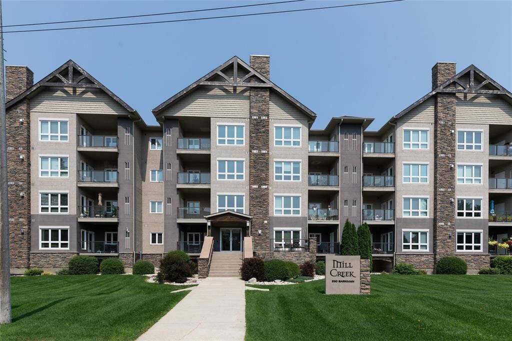 Property Photo: 230 Barkman Avenue MB R5G 0Y5
