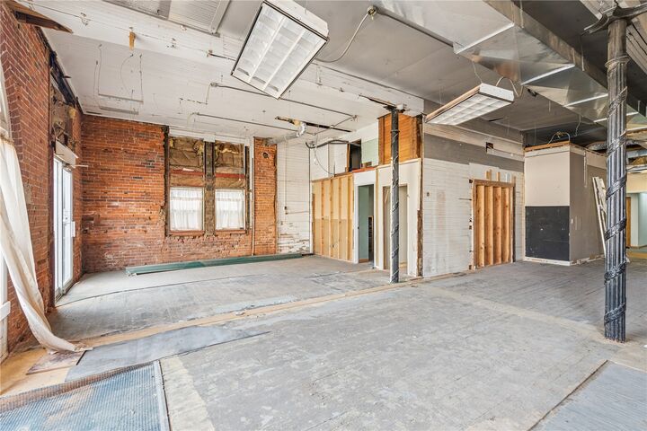 Property Photo:  511 1st Ave  IA 52349 