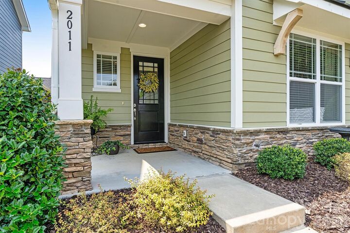 Property Photo:  2011 Claybrook Lane  NC 28037 