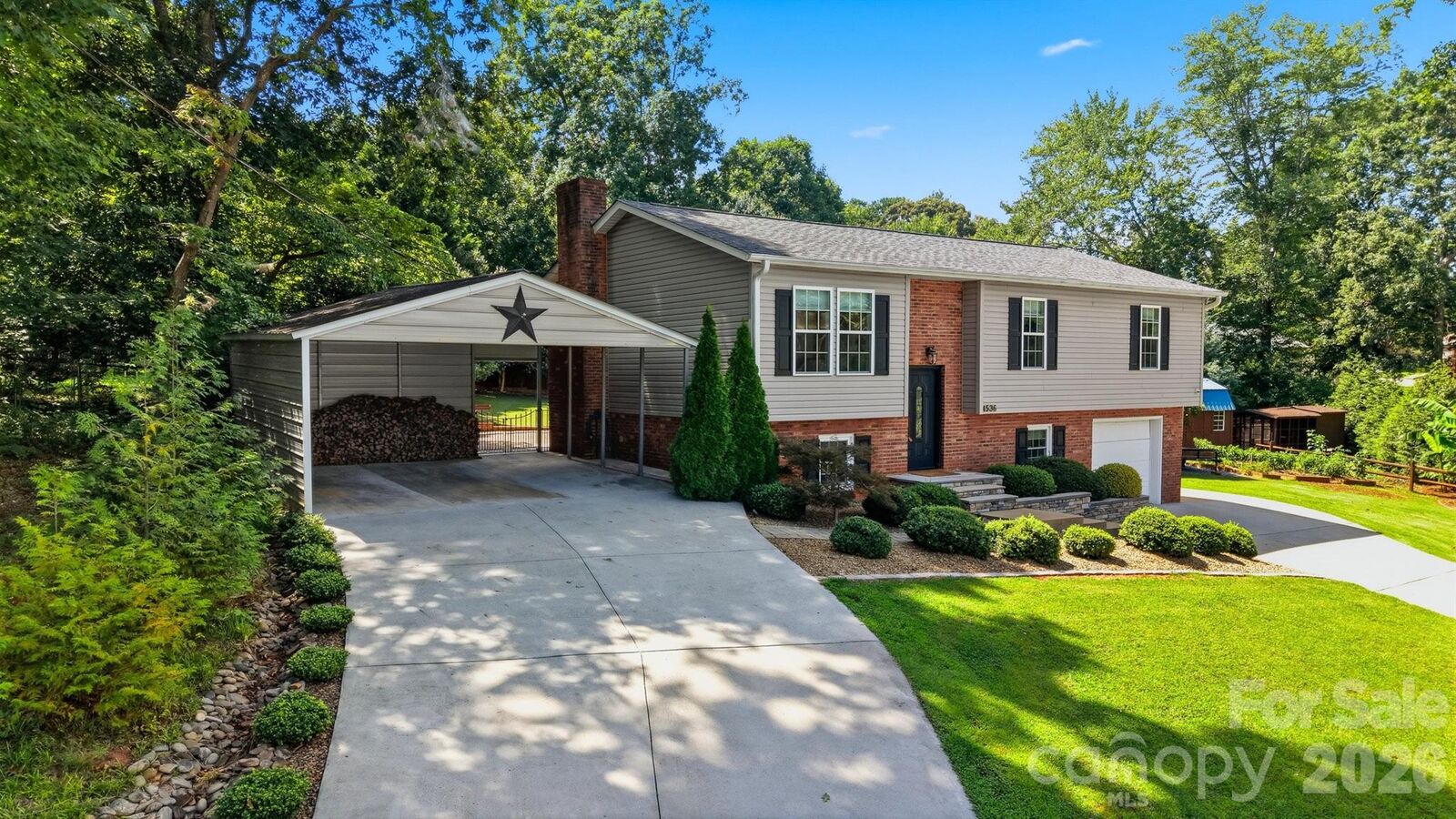 Property Photo: 4536 Kings Circle NC 28602