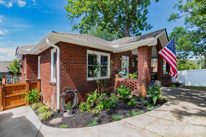 Property Photo:  752 Fairview Road  NC 28803 
