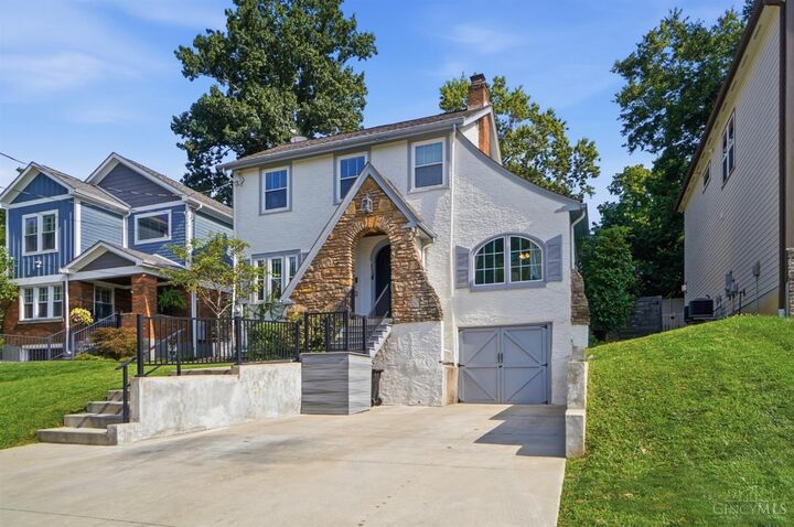 Property Photo:  3110 Kinmont Street  OH 45208 