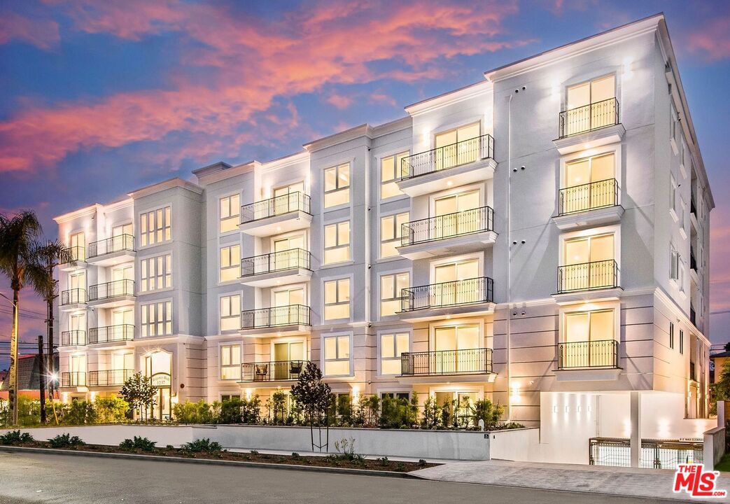 Property Photo: 1237 S Holt Ave, Unit 504 CA 90035