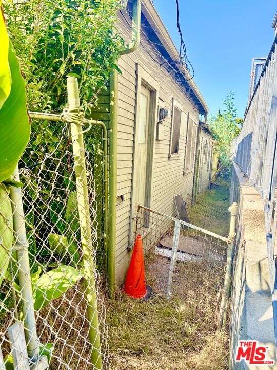 Property Photo:  2005 4th St  CA 90405 