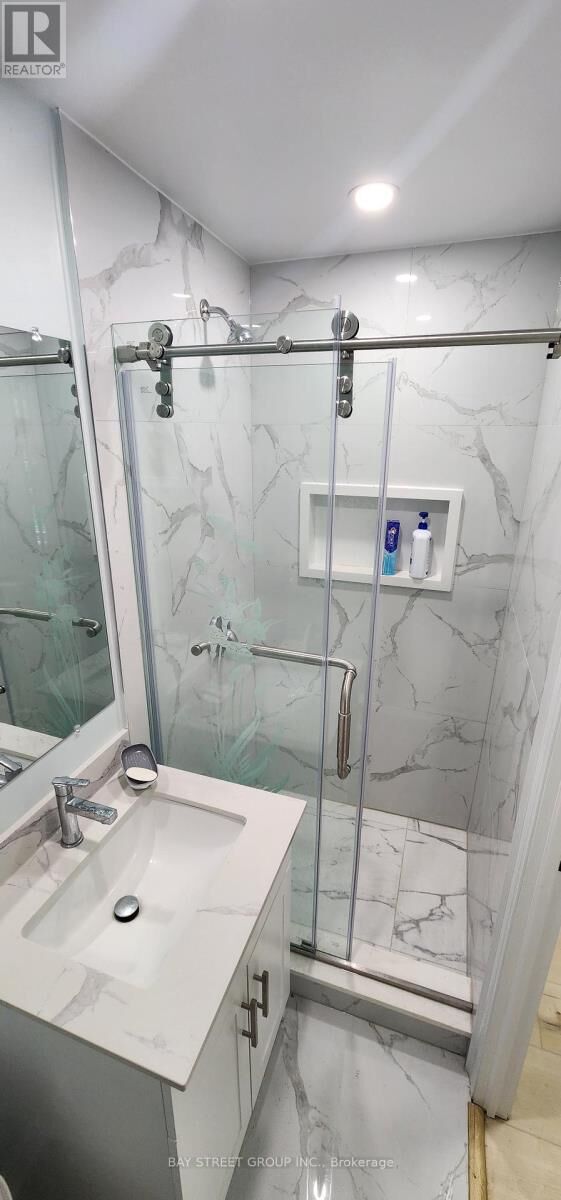 Property Photo: 45 Pineway Boulevard Room1 ON M2H 1A5