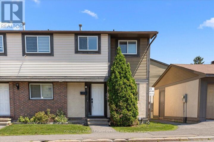Property Photo:  2701 Pimlico Crescent  ON K1T 2A7 