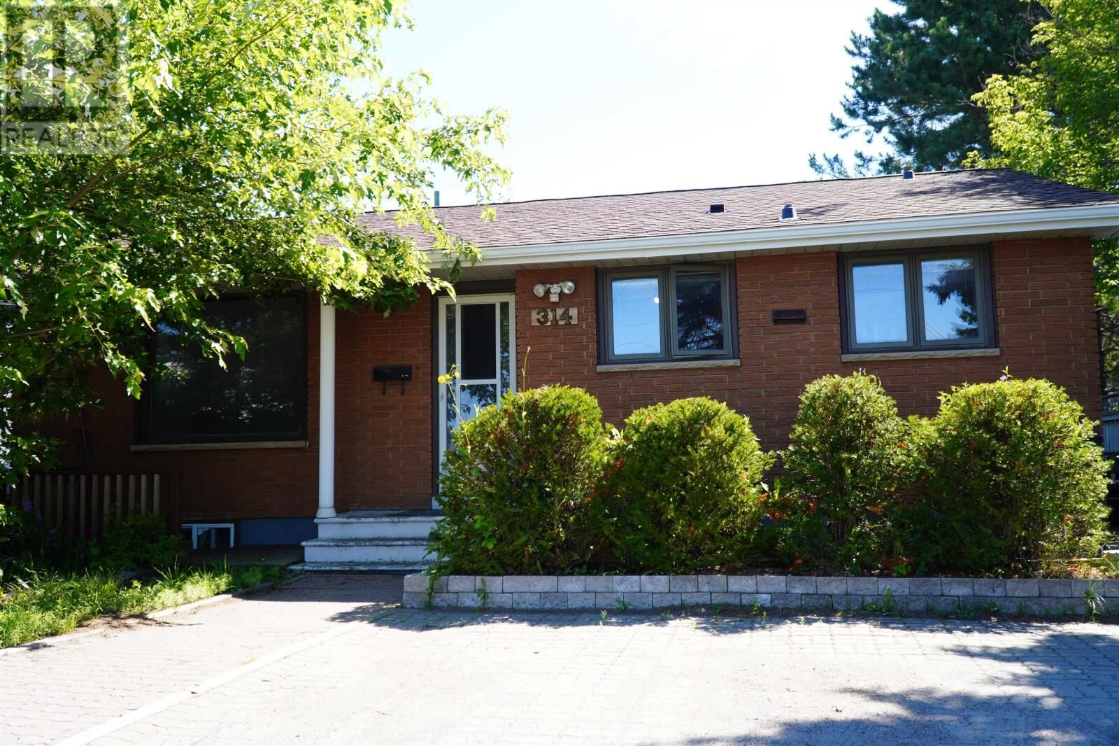 Property Photo:  314 Edward Street N  ON P7C 4P2 