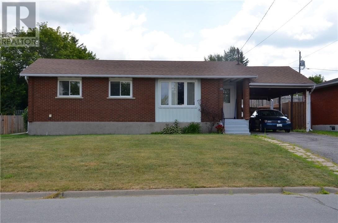 Property Photo: 193 Catherine Drive ON P3L 1H2