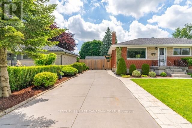 Property Photo: 216 Irving Place Lower ON N5V 2H9
