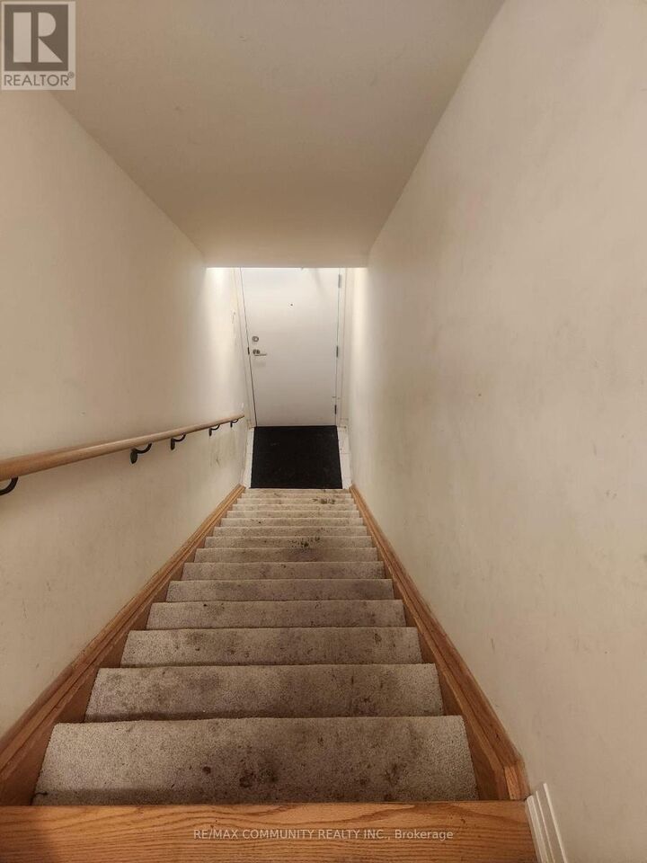 Property Photo: 165 Tapscott Road 20 ON M1B 0E8