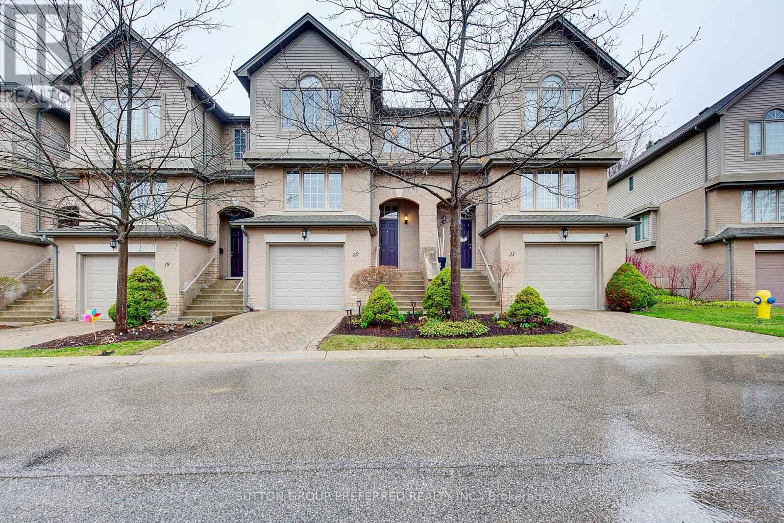 Property Photo: 270 North Centre Road 20 ON N6G 5E2