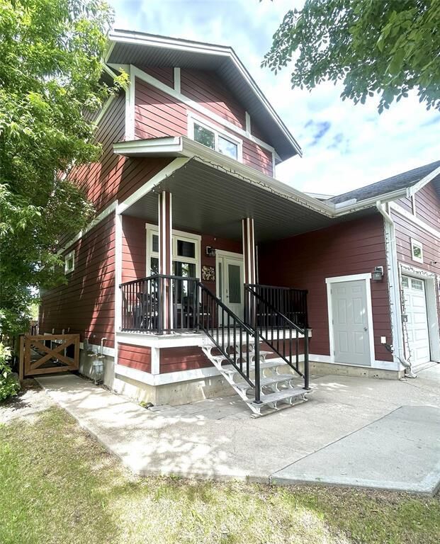 Property Photo: 737 Clandeboye Avenue MB R1A 0Y3