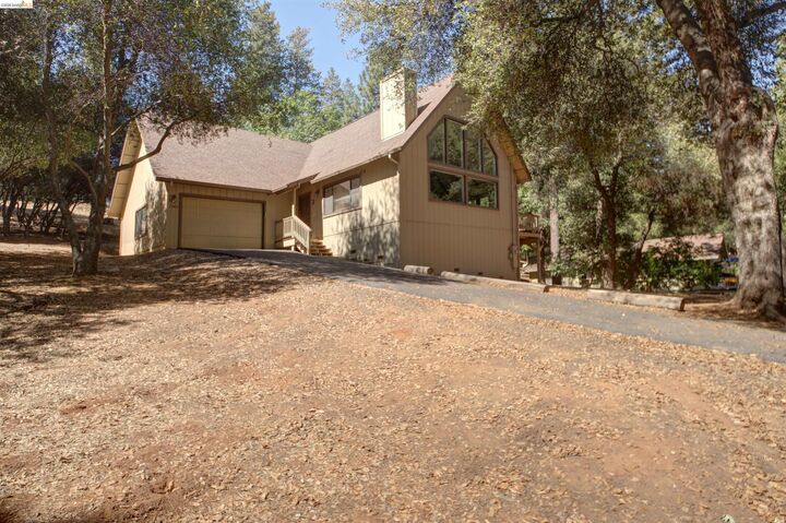 Property Photo: 12856 Mueller Dr CA 95321
