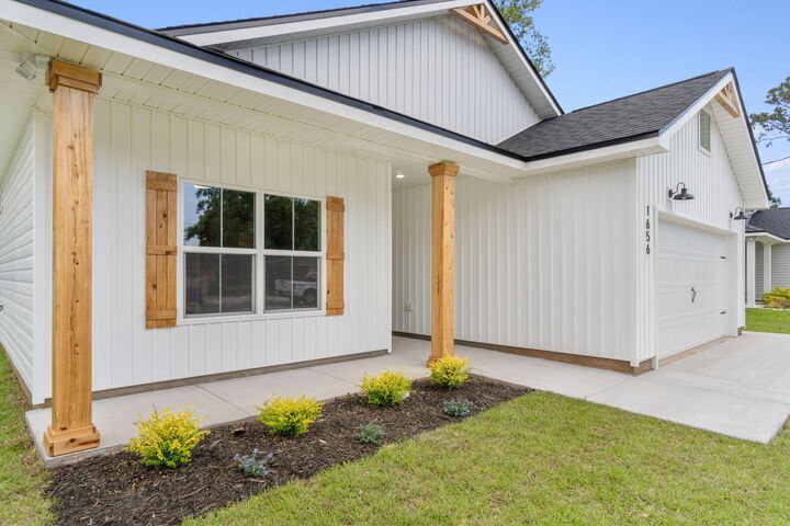 Property Photo: 8318 Vickie Street FL 32514