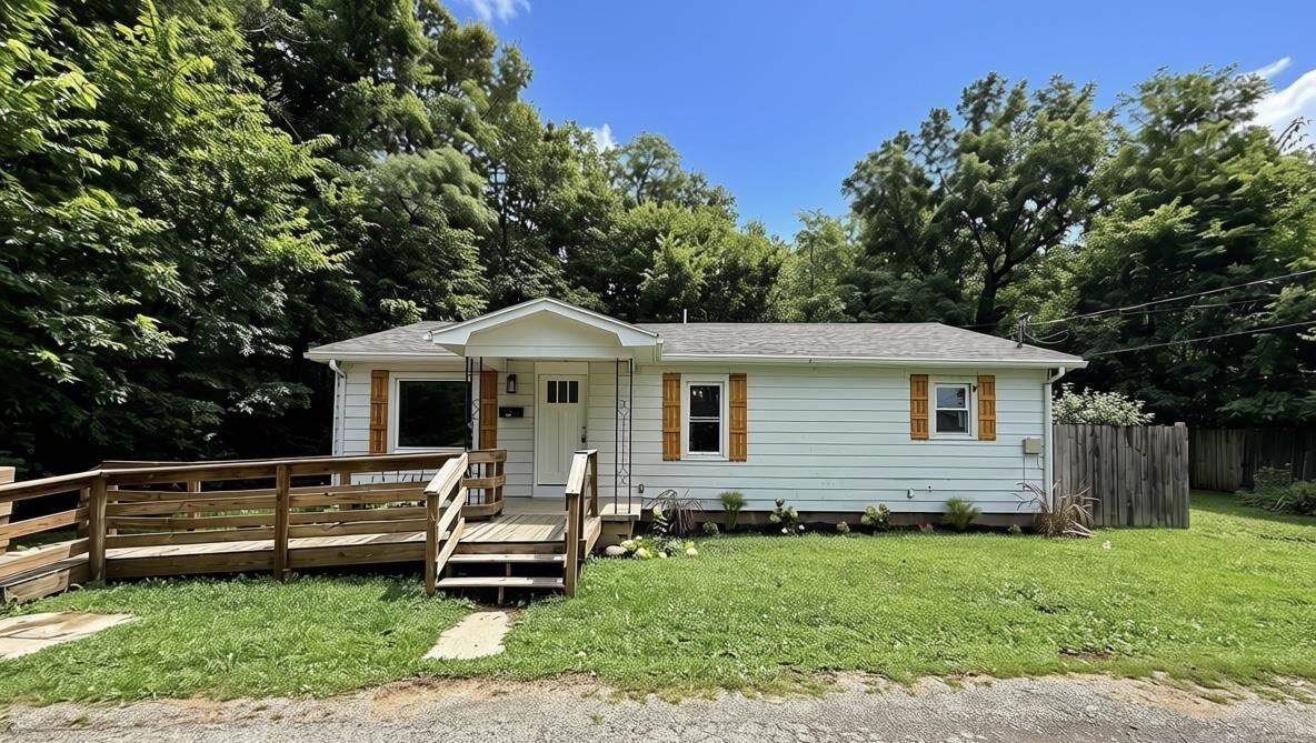 Property Photo:  1806 East Street  IN 47331 