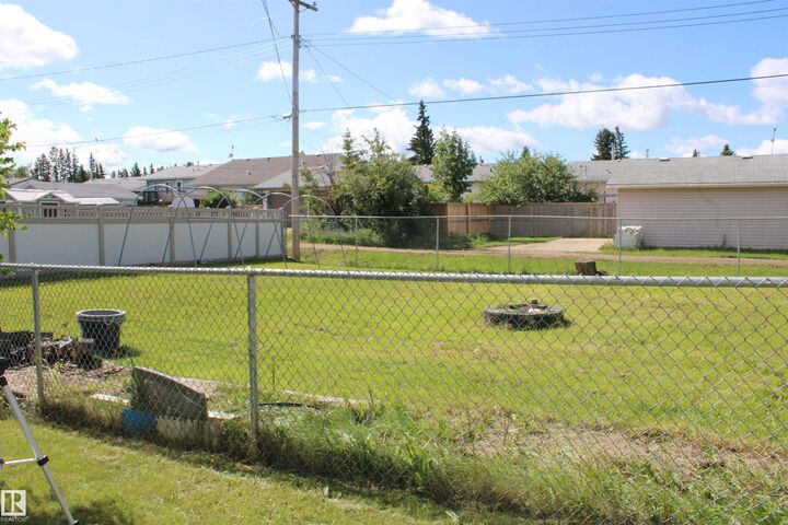 Property Photo:  5135 55 Avenue  AB T0B 3H0 