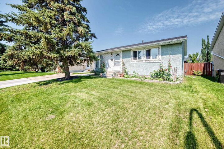 Property Photo:  9824 171 Avenue NW  AB T5X 3G4 